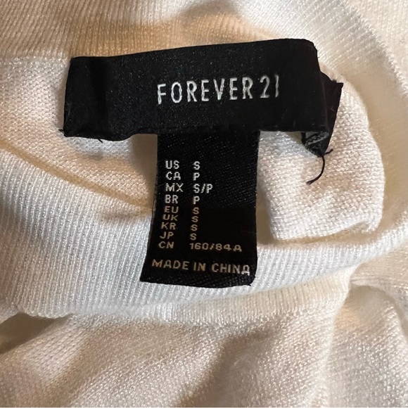 White Keyhole neck sweater SZ S - Picture 3 of 3